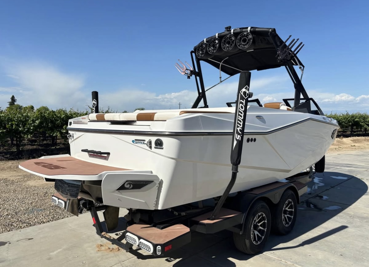2022 Axis Wake T220 Icon